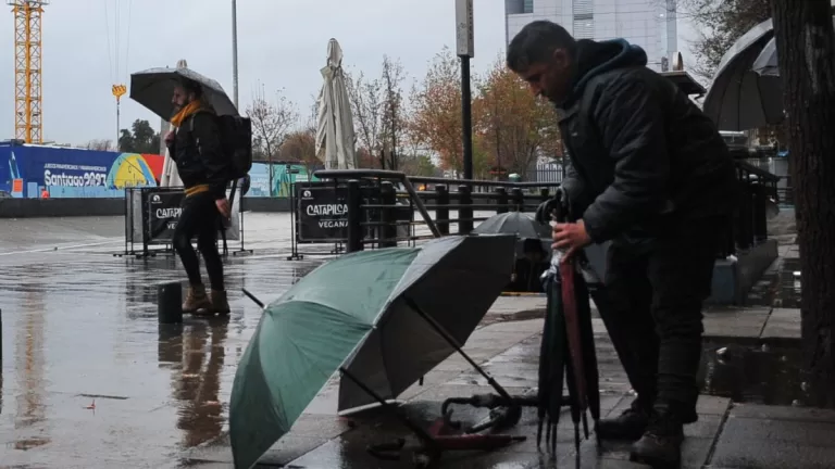 Lluvia En Santiago (2)